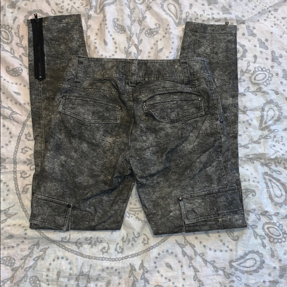 Alice + Olivia Cargo Acid Wash Gray Skinny Jeans - Picture 3 of 5